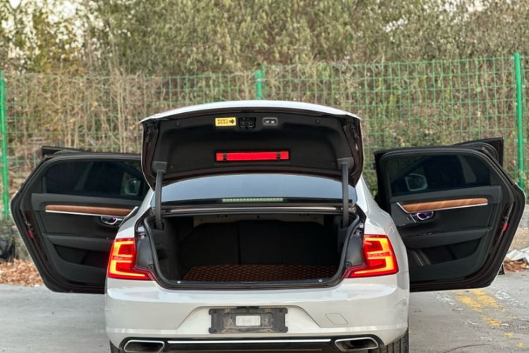 Used Volvo S90 2020 T5 Zhiyi Luxury Edition