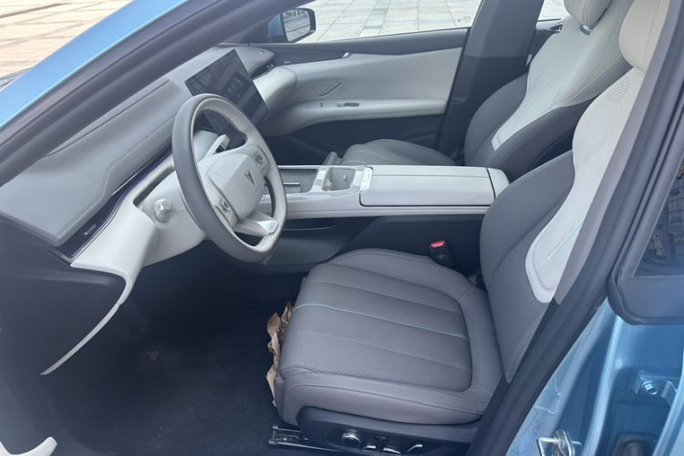 Used Deepal L07 2024 230Max Qiankun Intelligent Driving ADS SE Range-Extended Version Interior 4