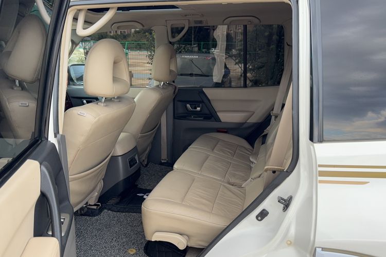 Used Mitsubishi Pajero 2011 V73 3.0L AT GLS
