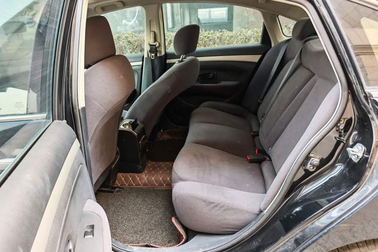 Used Nissan Sylphy 2016 Classic 1.6XE Manual Leading Edition Interior 3