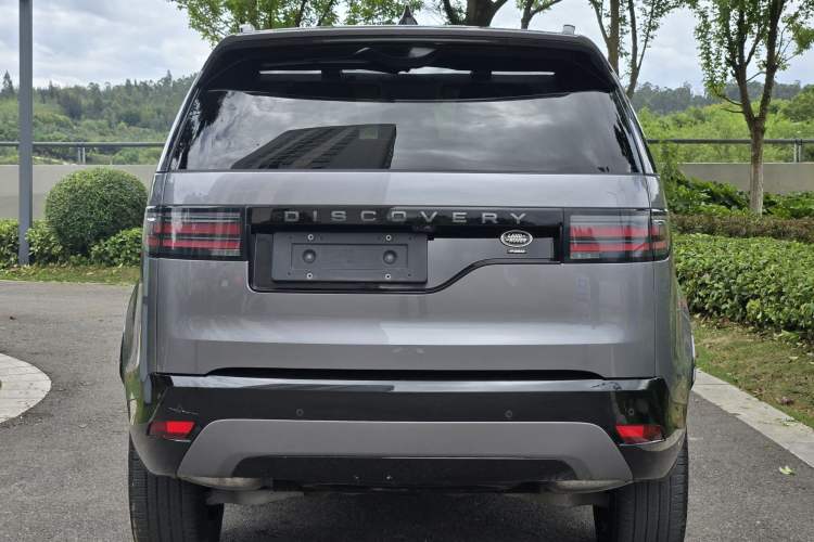 Used Land Rover Discovery 2023 Revised Version 360 PS R-Dynamic S