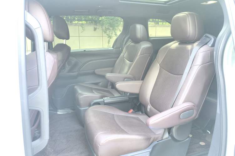 Used Toyota Granvia 2024 2.5L Hybrid Prestige PLUS Four-Wheel Drive Version Interior 4