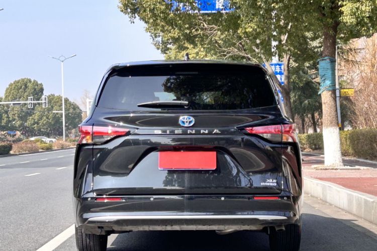 Used Toyota Sienna 2023 2.5L Hybrid Luxury Edition