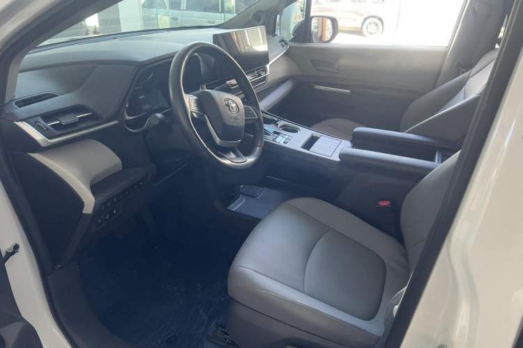 Used Toyota Granvia 2023 2.5L Hybrid Comfort Edition