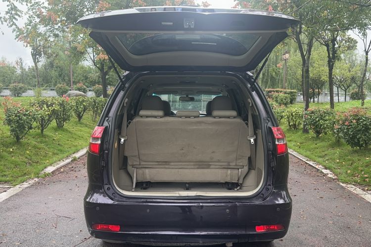 Used BYD M6 2013 2.4L Manual Luxury Model
