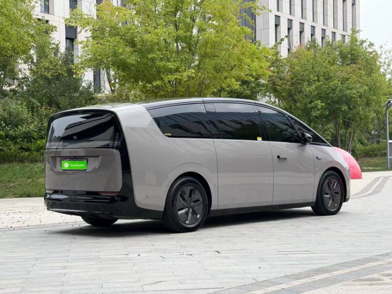 Used Li Auto MEGA 2025 Home Family Special Edition — 30