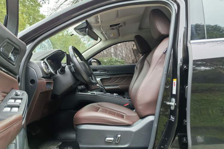 Used Wey VV5 2019 1.5T Two-Wheel Drive Color Pioneer