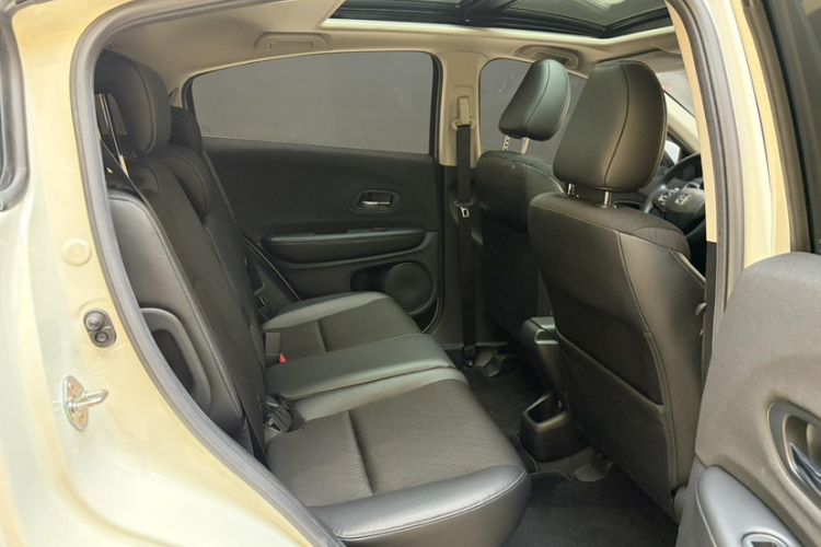 Used Honda Vezel 2020 1.5L CVT Pioneer Edition Interior 5