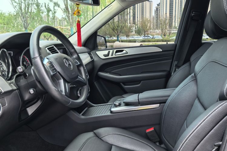 Used Mercedes-Benz M-Class 2014 ML 320 4MATIC Interior 6