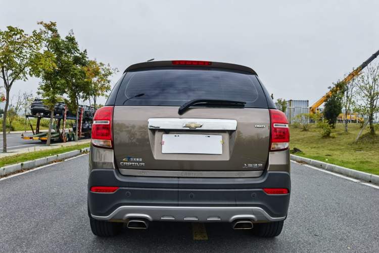 Used Chevrolet Captiva 2015 2.4L 4x4 Flagship Edition 7-Seater Exterior 4