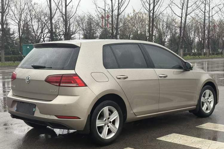 Used Volkswagen Golf 2018 1.6L Automatic Fashion Model Exterior 4