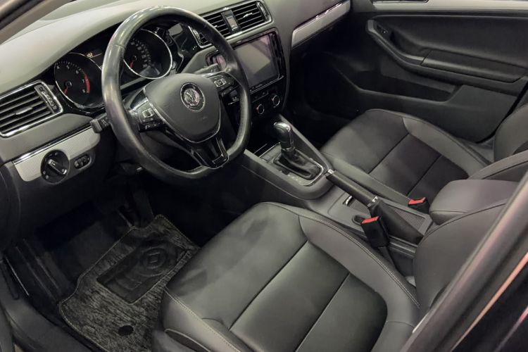 Used Volkswagen Sagitar 2017 1.6L Automatic Comfort Model Interior 3