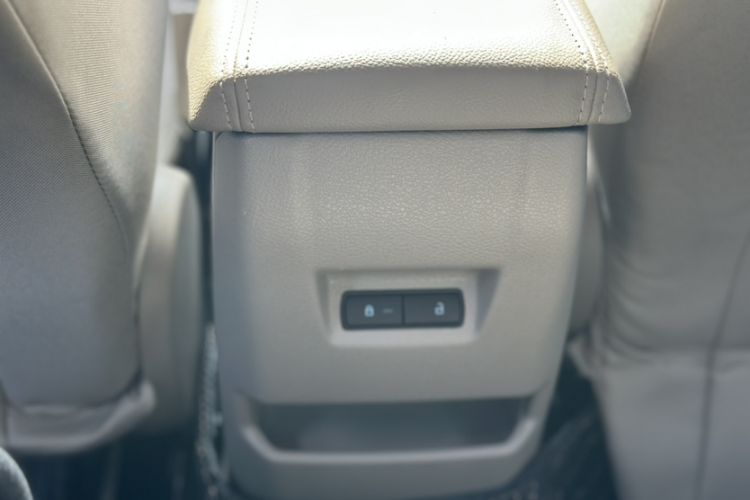 Used Ford Focus 2017 Sedan 1.6L Automatic Comfort Plus SmartDrive Edition Interior 4