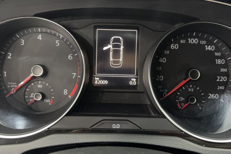 Used Volkswagen Magotan 2017 330TSI DSG Luxury Model Odometer Close Up