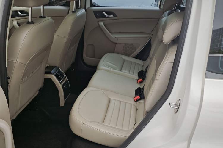 Used Skoda Yeti 2014 1.8TSI DSG Polar Edition Interior 5