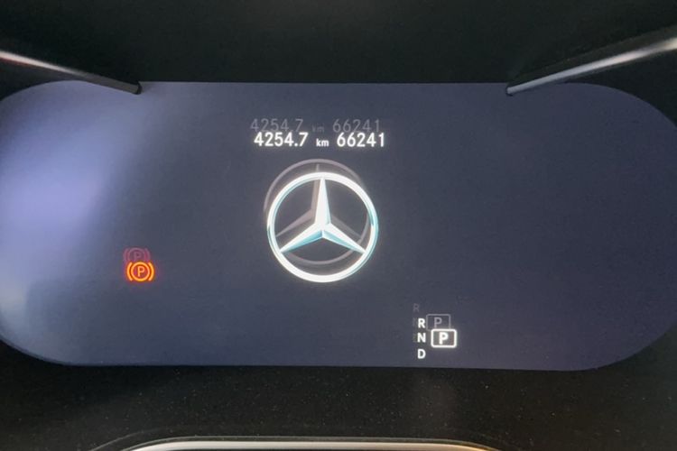 Used Mercedes-Benz C-Class 2020 Restyled C 200 L Fashion Edition Sport Version Odometer Close Up