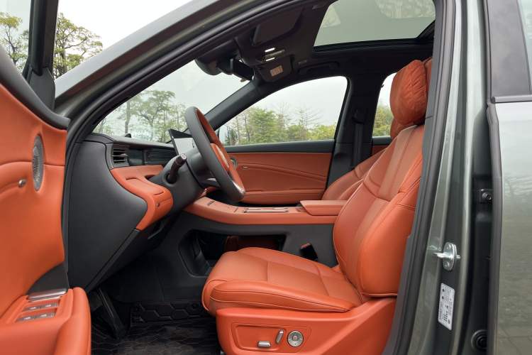 Used Hongqi HS6 PHEV 2026 220 All-Wheel Drive Smart Hybrid Version Interior 3