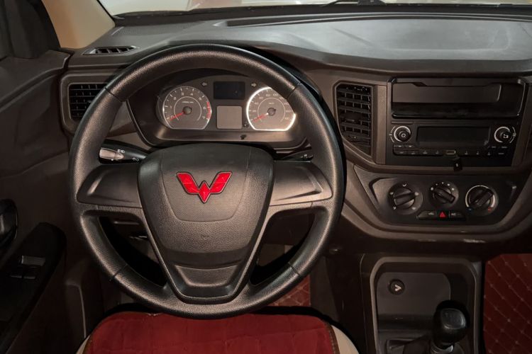 Used Wuling Hongguang V 2022 1.5L Jingqu Version Hydraulic Power Steering LAR Interior 2