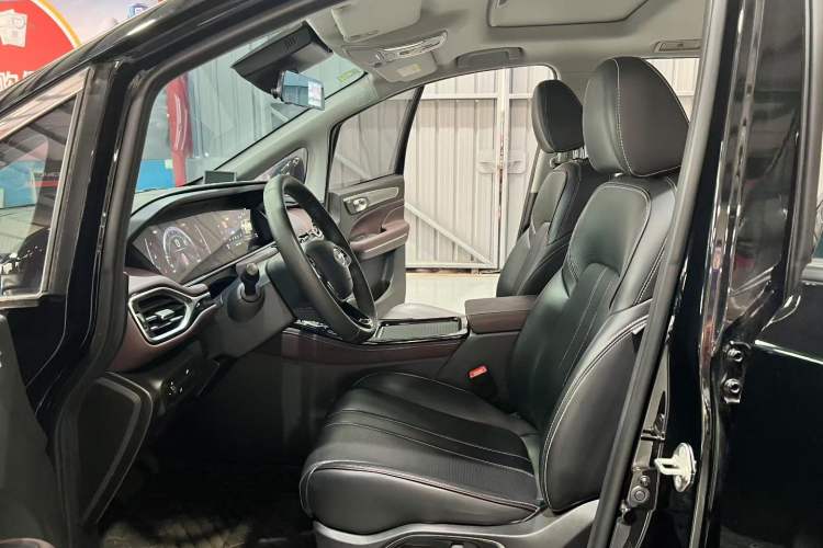 Used GAC Trumpchi M6 2023 PRO 270T DCT Luxury Edition Interior 3