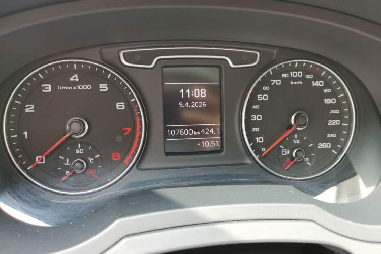 Used Audi Q3 2015 35 TFSI Comfort Model Odometer Close Up