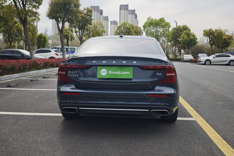 Used Volvo S60 2021 T4 Zhiyi Luxury Edition
