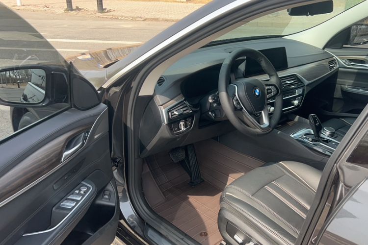 Used BMW 6 Series GT 2020 630i Luxury Design Package Interior 2