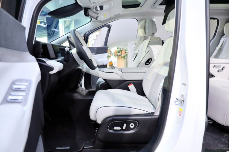 Used XPeng X9 2024 702 Ultra-Long Range Max
