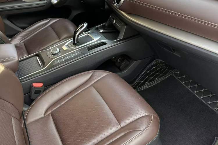 Used Wey VV6 2021 2.0T Two-Wheel Drive Smart Plus