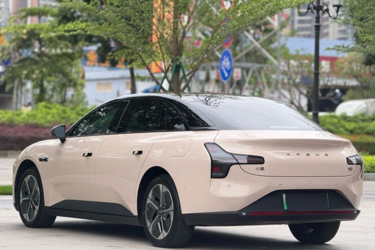 Used XPeng MONA M03 2024 620 with Ultra-Long Range Exterior 5