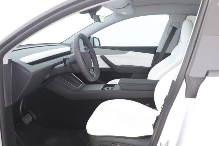 Used Tesla Model Y 2025 Rear-Wheel Drive First Edition