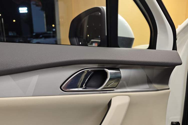 Used Lynk & Co 06 EM-P 2022 PHEV 84 km Range Pro Version Interior 2