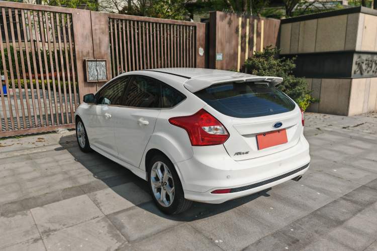 Used Ford Focus 2012 Hatchback 2.0L Automatic Luxury Sport Model Exterior 3