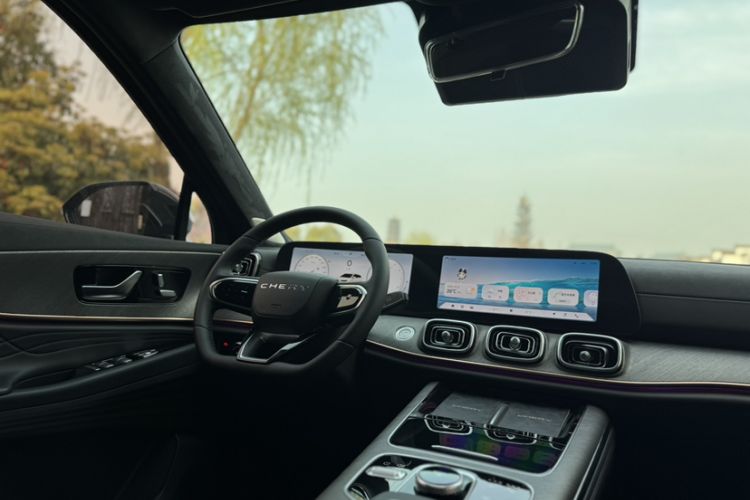 Used Chery Tiggo 9 2025 2.0T Dual-Clutch Two-Wheel Drive Luxury Edition 5 Seats