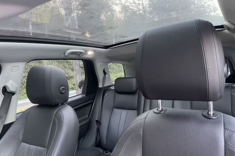 Used Land Rover Discovery Sport 2018 240 PS SE Version Interior 3