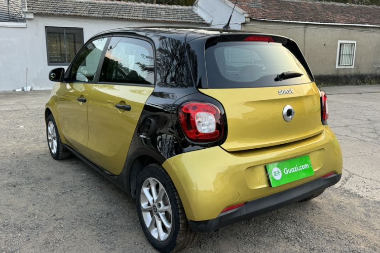 Used smart forfour 2016 1.0L 52 kW Dynamic Edition
