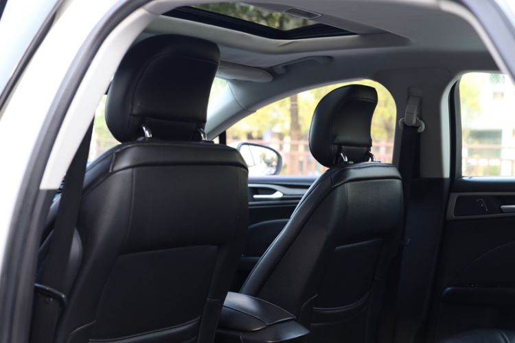 Used Ford Mondeo 2013 2.0L GTDi 200 Fashion Edition Interior 5