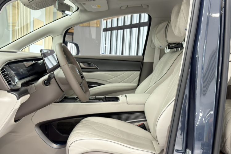 Used Denza D9 2022 DM-i 970 Four-Wheel Drive Prestige Model
