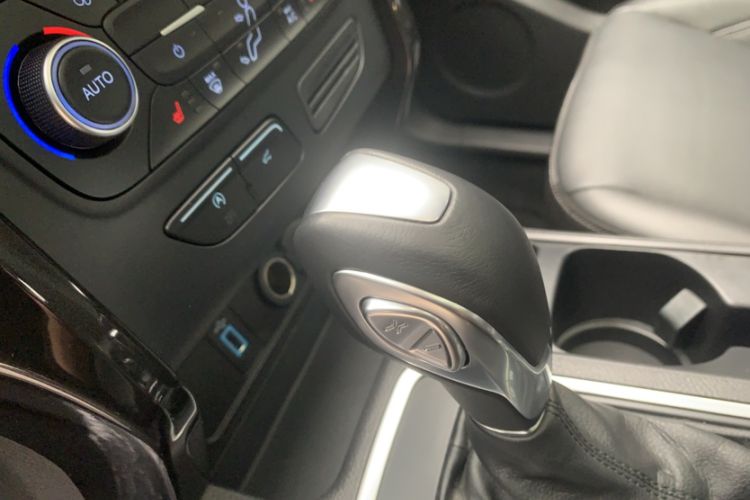 Used Ford Kuga 2019 EcoBoost 180 Two-Wheel-Drive Titanium Plus Model China VI Standard Gear Lever