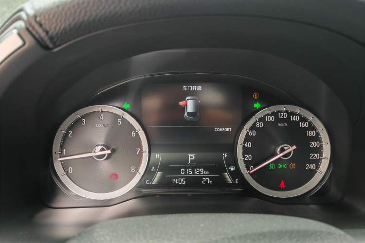 Used Honda UR-V 2023 240TURBO Two-Wheel Drive Zhijing Edition Odometer Close Up