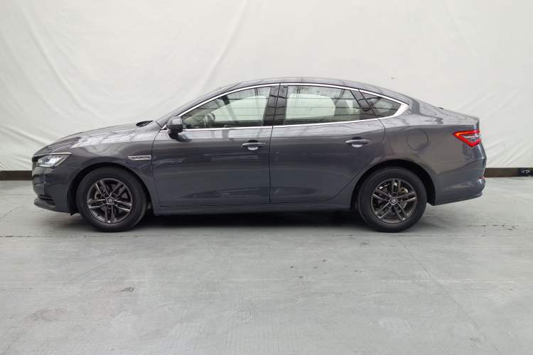 Used BYD Qin Pro 2019 Super Edition 1.5TI Automatic Smart Connect FENGSHANG Model China VI Standard