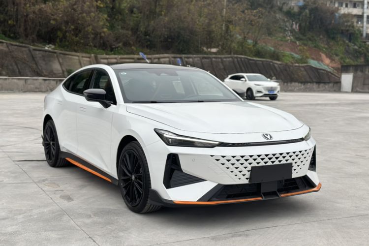 Used Changan UNI-V 2025 1.5T 500Bar Prestige Sporty Version
