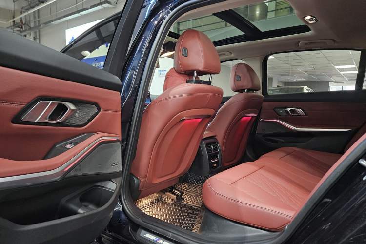 Used BMW 3 Series 2025 330Li M Sport Shadowline Package Interior 2