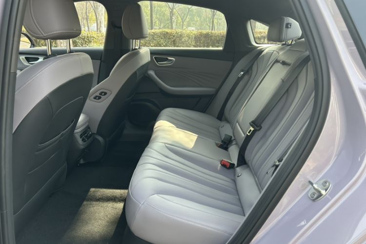 Used Roewe M7 DMH 2025 Model 160km Premium Version
