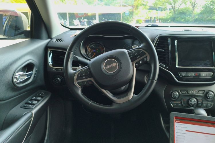 Used Jeep Cherokee 2019 2.0T Four-Wheel Drive All-Round Version China VI