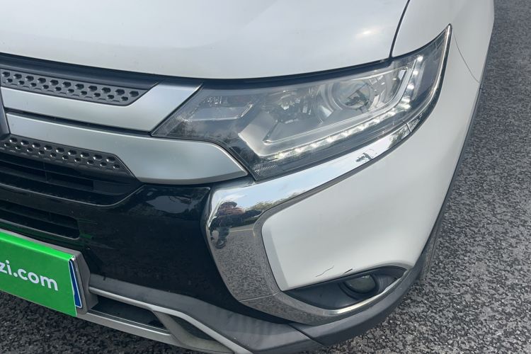 Used Mitsubishi Outlander 2019 2.0L Two-Wheel Drive Comfort Edition 7-Seater China VI Standard
