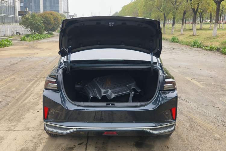 Used Dongfeng Aeolus Yixuan MAX 2023 1.5T Ultra-Stylish Trendsetting Dad Edition
