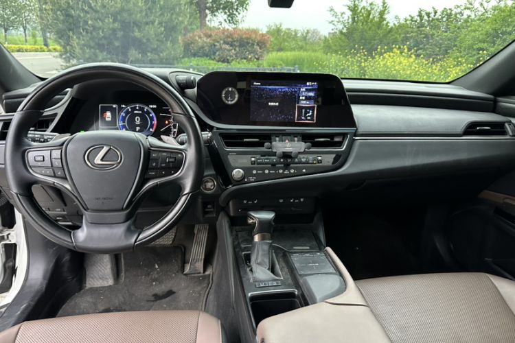 Used Lexus ES 2021 200 Luxury Edition Interior 5