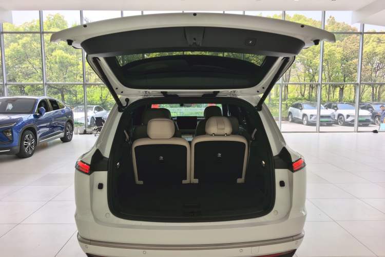 Used ONVO Luxeed L90 2025 Model—Ultra Six-Seater Version