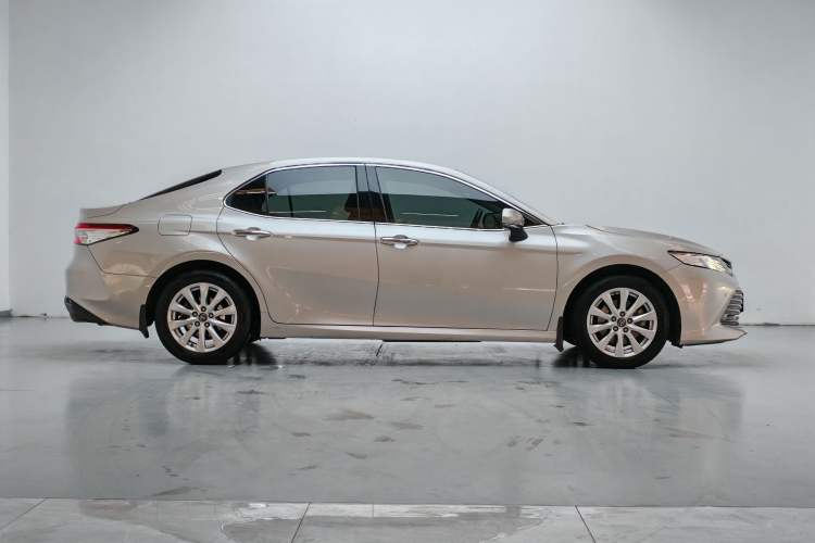 Used Toyota Camry 2019 Revised Version 2.0G Luxury Edition Exterior 4