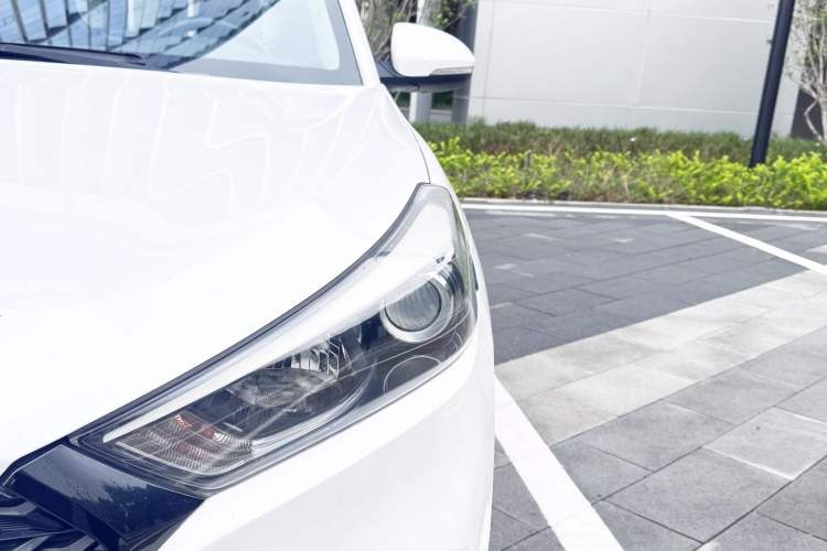 Used Hyundai Tucson 2015 1.6T Dual-Clutch Two-Wheel-Drive Smart Model Left Front Headlight